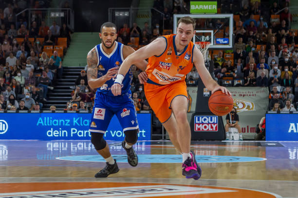 同样重要的 同样重要的