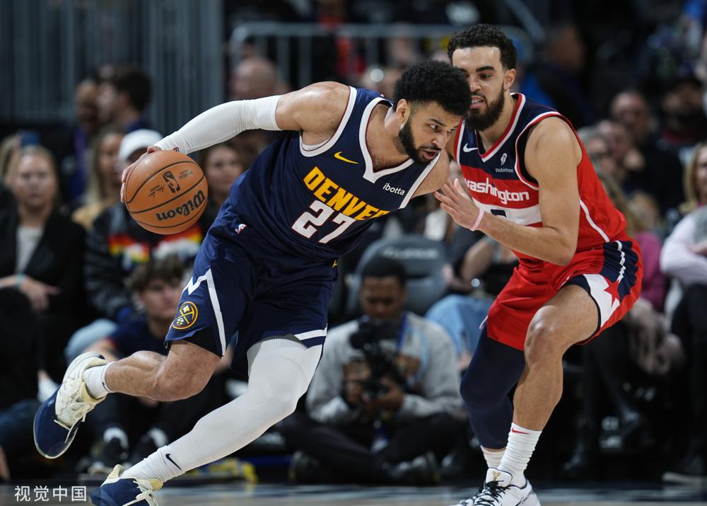 中展示了他 中展示了他