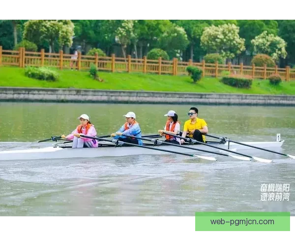 赛艇风采：激情碰撞，荡漾水面的极速狂潮